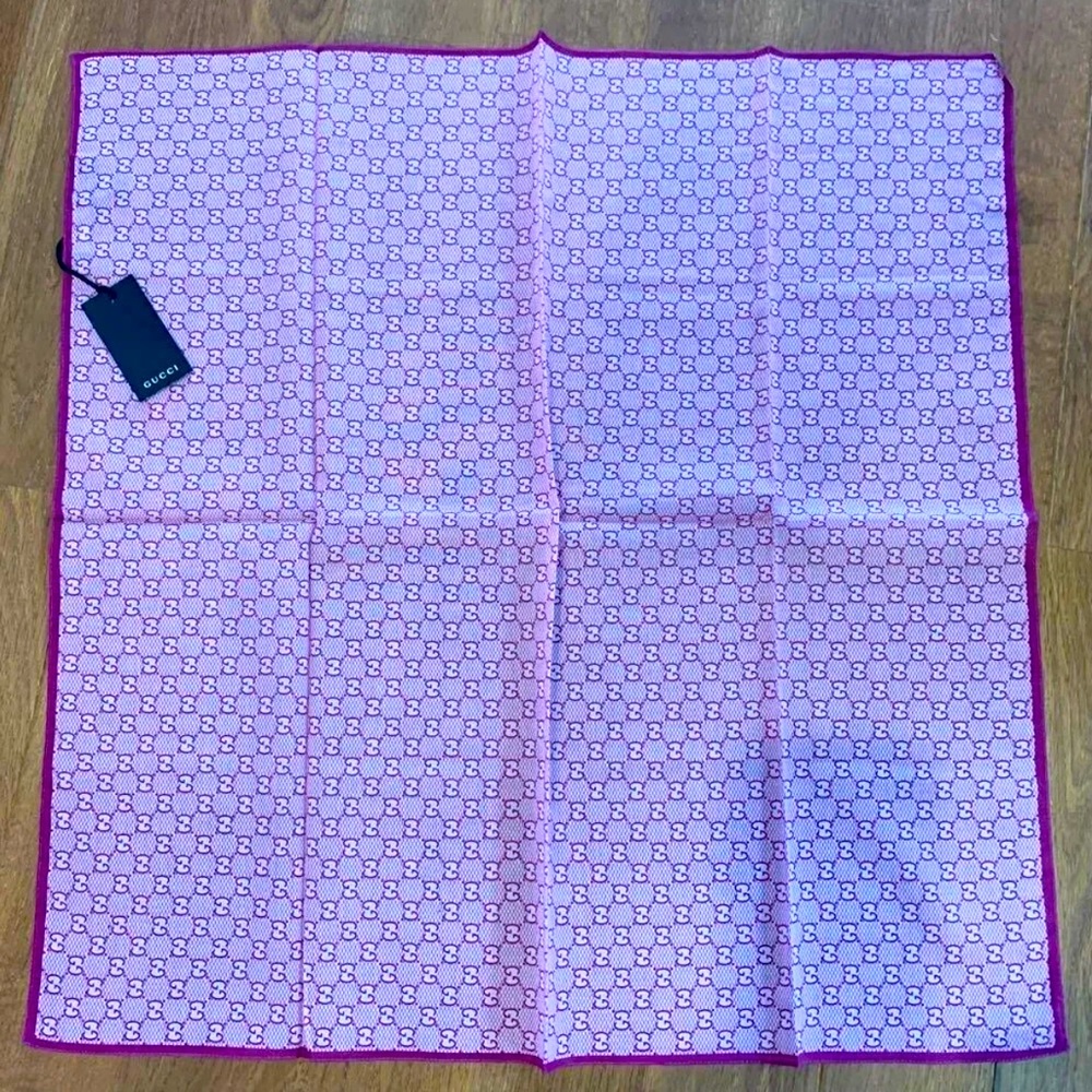 Authentic GUCCI GG Pattern Pink Scarf - Picture 4 of 8